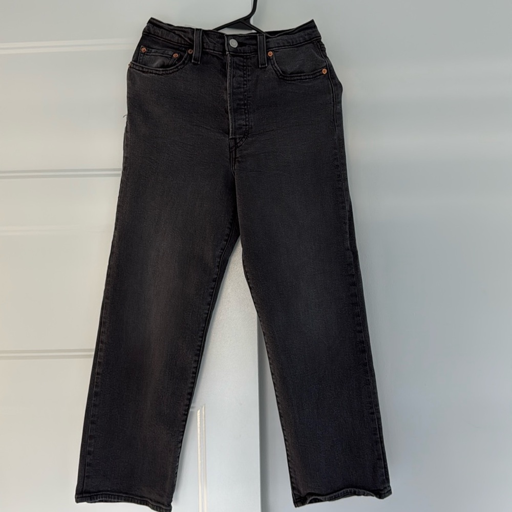 Levy’s ribcage straight jeans great condition